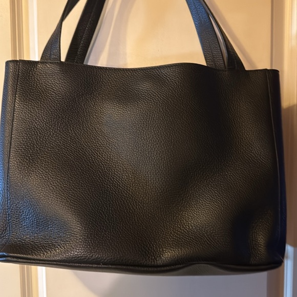 Brand New Valentino pebble finish V embossed front w/ dust cover bag - Picture 8 of 16